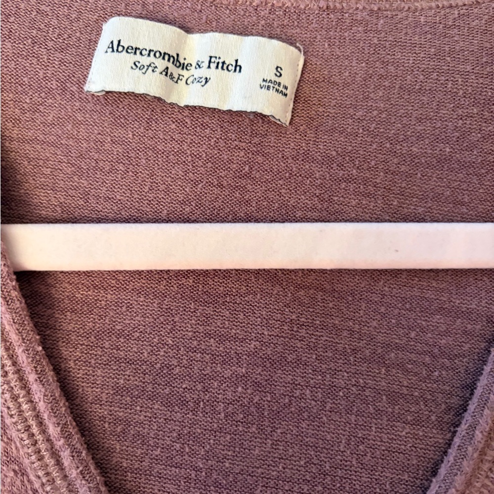 Lot of Hollister and Abercrombie long sleeved shirts - Picture 3 of 4